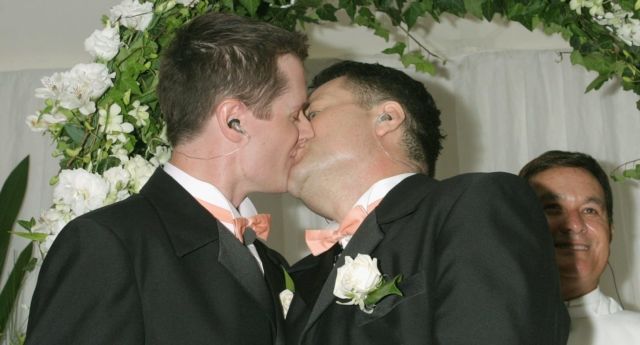 Свадьба геи поцелуй
